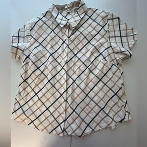 ST JOHNS BAY COLLARED  WOMAN’S SHORT SLEEVE SHIRT-BUTTON DOWN  TAN/BLACK/WHITE.
